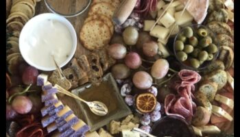 حرف الطهي للتشاركوتيري: صياغة ألواح اللحوم والجبن الرائعة