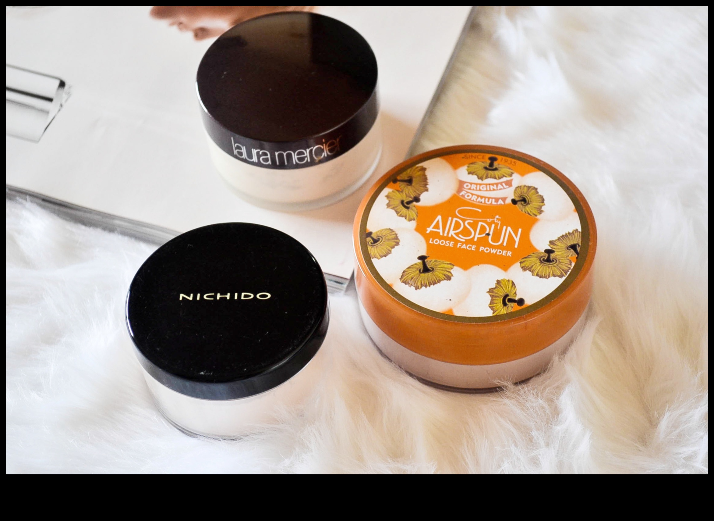 تحديد بودرة المواجهة ما هي التركيبة المناسبة لك 5 وضع مسحوق المواجهة: مقارنة الصيغ السائبة والمضغوطة