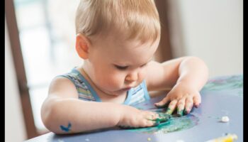 اتصالات محبوب: بناء روابط لتنمية الطفل العاطفي