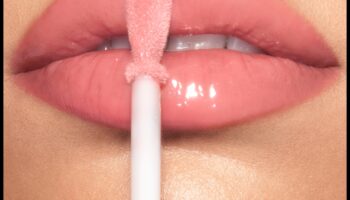 تركيبات ملمع الشفاه: ما هي المكونات التي تخلق اللمعان الأكثر فخامة؟