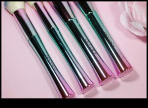 علم الفرش: فهم تشريح أدوات المكياج عالية الجودة