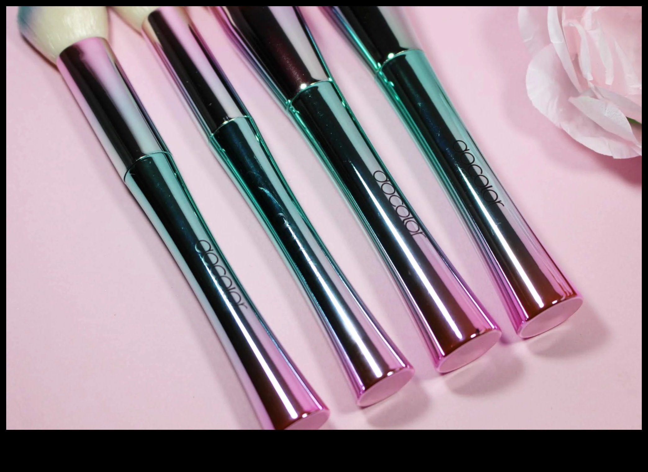 علم الفرش: فهم تشريح أدوات المكياج عالية الجودة