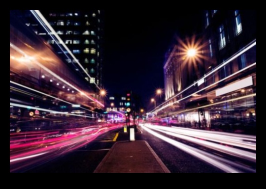 أضواء المدينة، ليالي الكاميرا: مغامرات حضرية في التصوير الفوتوغرافي