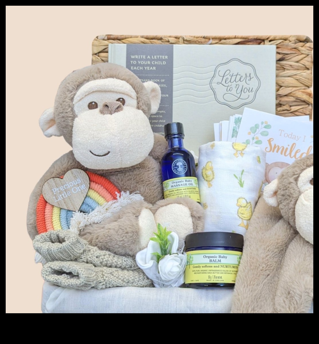 اللقطات الثمينة: ​​إهداء الحب في كل هدية للطفل