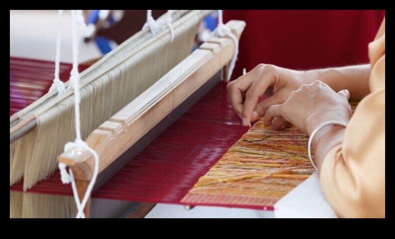 الحائك الاجتماعي: غزل خيوط الاتصال في الويب الرقمي